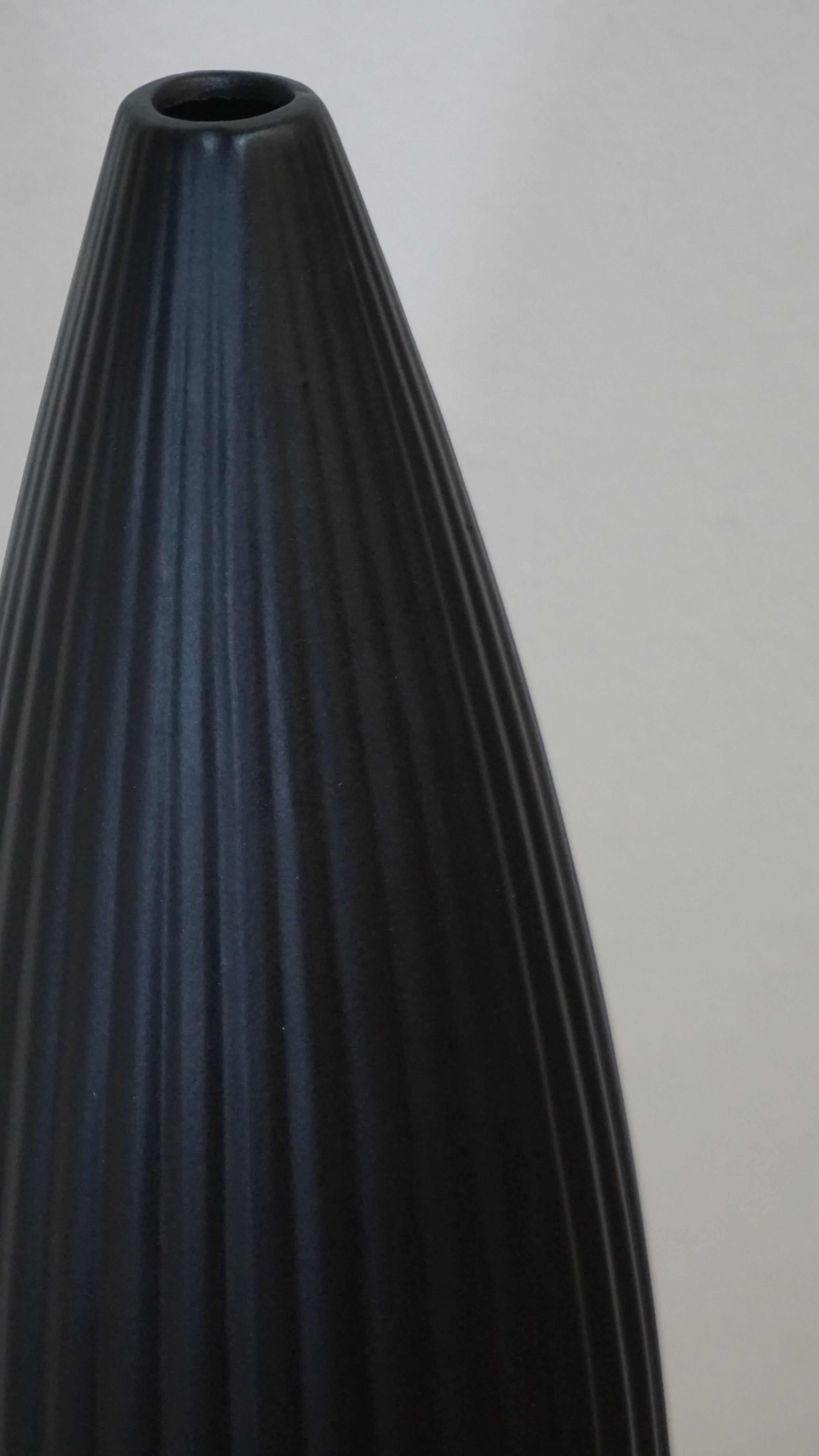 VASO IN CERAMICA NERO