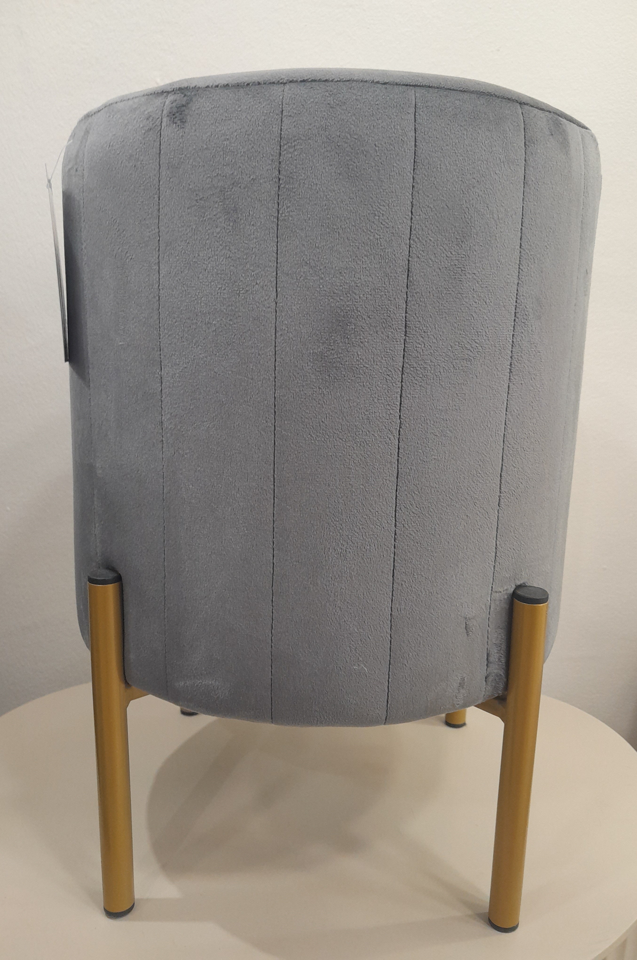 POUF VELLUTO GRIGIO CON PIEDI ANTRACITE MIS. 30X36H CM