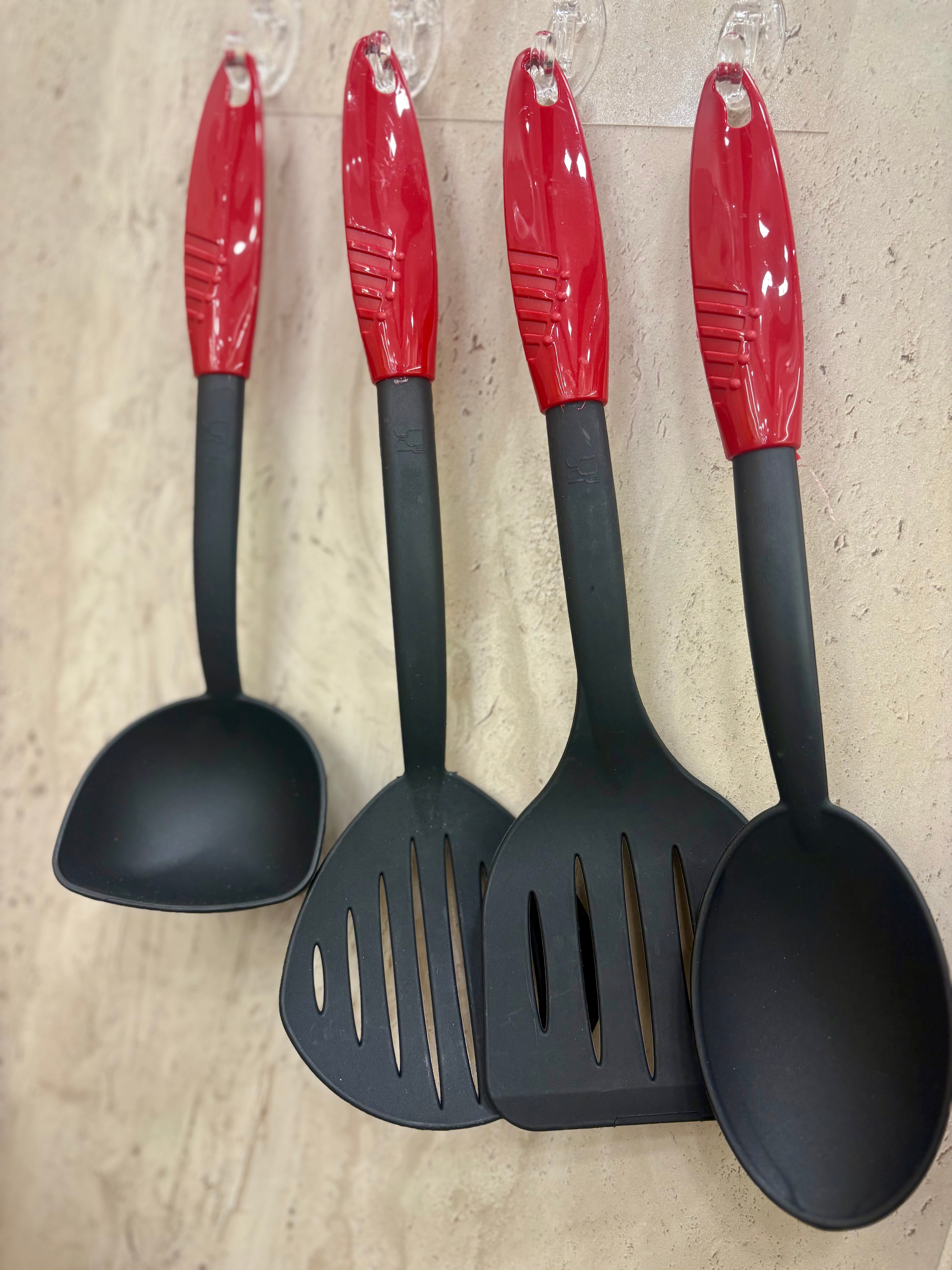 Set 4 Manutensili In Nylon Manico Rosso