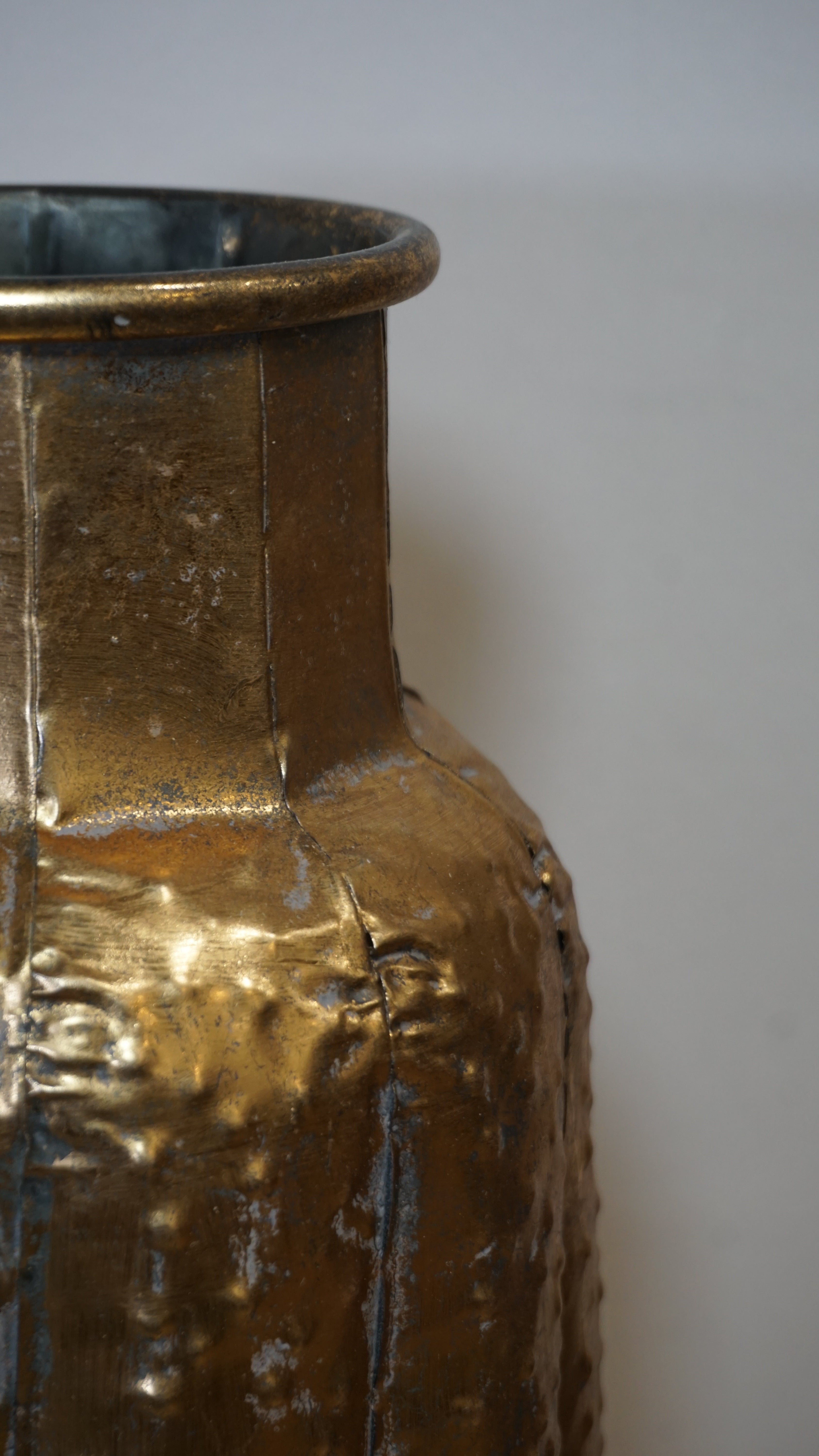VASO IN METALLO ORO