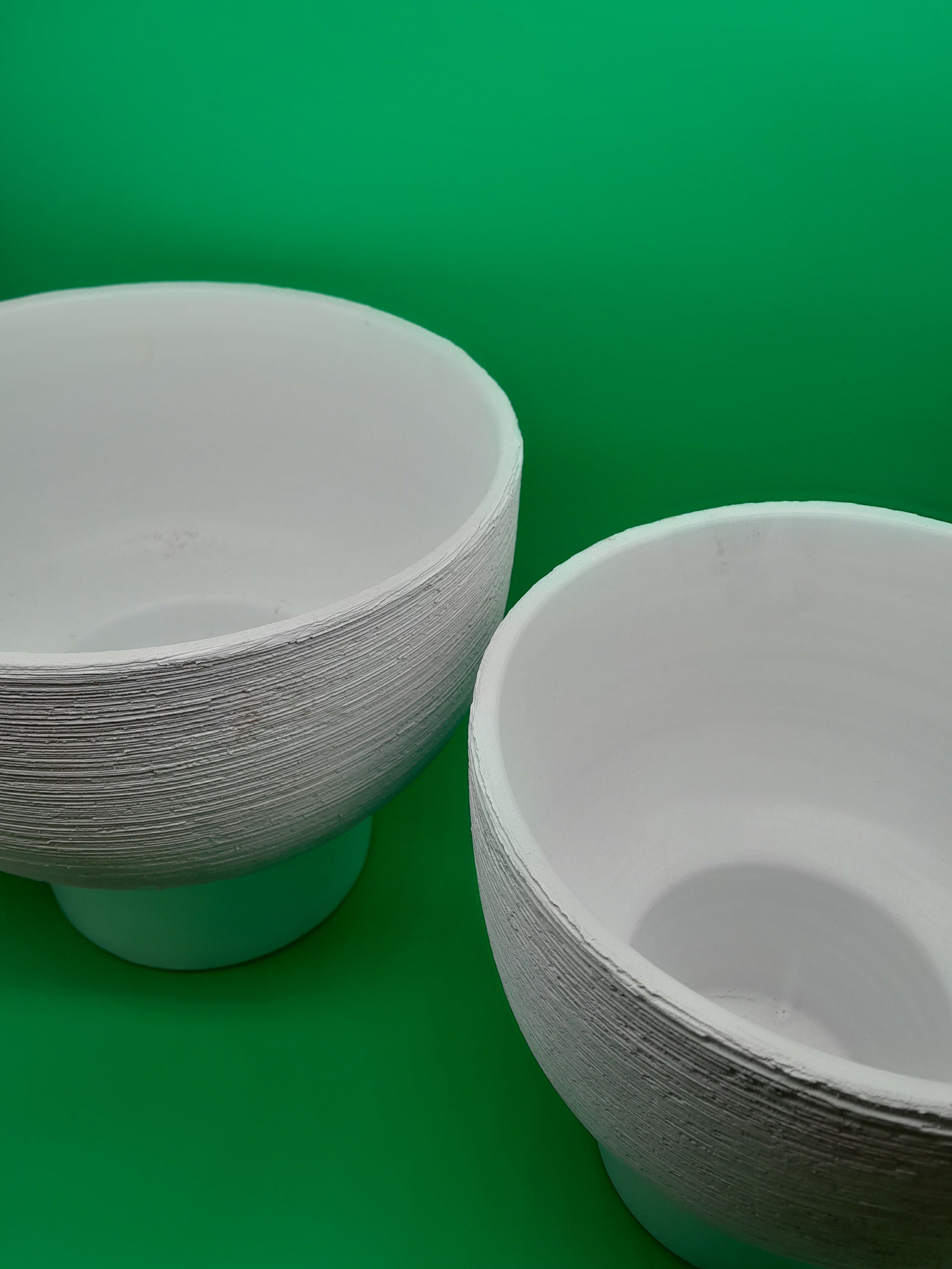 SET 2 VASI IN CERAMICA BIANCHI