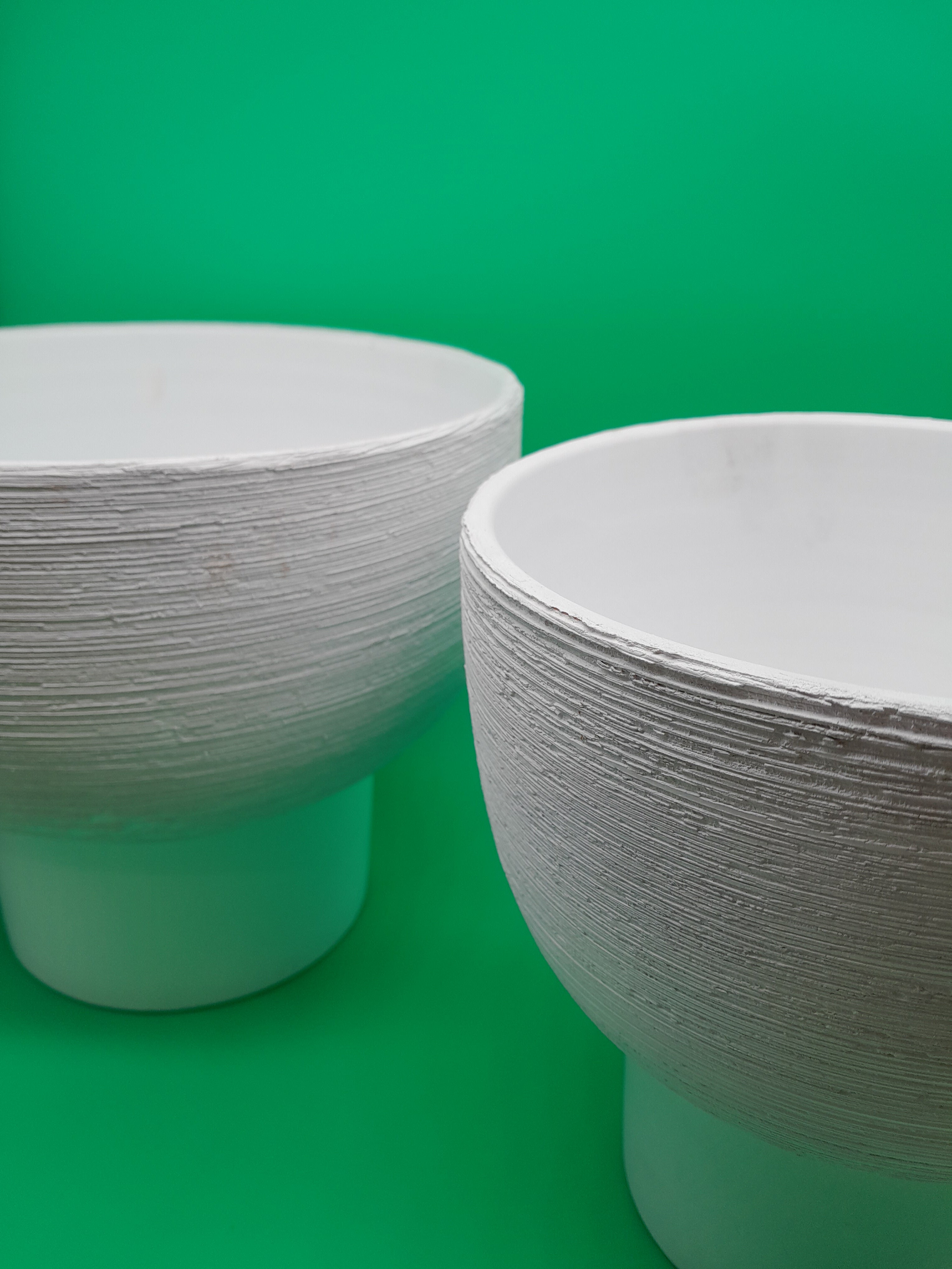 SET 2 VASI IN CERAMICA BIANCHI